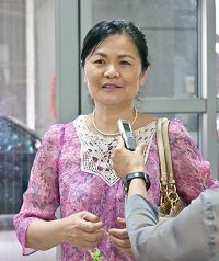 '钢结构工程师退休的李女士表示:“艺术家主要是想用艺术技巧传递一些讯息。”'