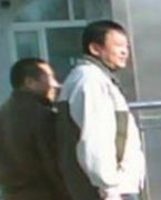 监狱摄像人员,右为董大全