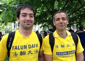 来自南美洲的约苏斯(Jesus,右)和费得罗(Federilo,左)