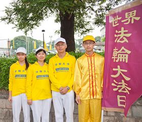 '里港国小校长杨秋南全家修炼,感受到大法美好。'