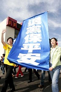 '图1、截至二零一三年六月二十八日,逾一亿四千一百万民众在海外大纪元网站声明三退自救,在这特殊的历史时期给自己未来作出了美好的选择。'