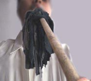 酷刑演示:拖把填嘴