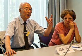 资深媒体人吴葆璋先生(左)和“为人权而行动”协会主席兰贝蒂女士(右)
