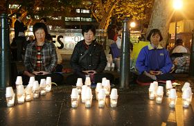 图1-2:悉尼法轮功学员悼念被中共迫害致死的中国大陆同修