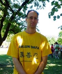 图2:克罗地亚法轮功学员Palacek:在大法中受益,要告诉更多民众