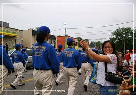 图7:来自台湾的陈女士是这次带天国乐团到尼亚加拉瀑布的校巴司机
