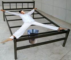 酷刑示意图:死人床(死刑床)