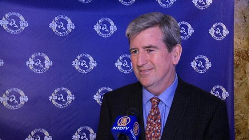 '安省政府内阁成员交通厅长简万里(Glen Murray)先生是第四次观看神韵。'