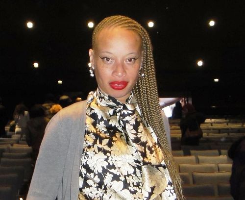 '加拿大顶级名模斯泰西·麦肯齐(Stacey McKenzie)称,被神韵的“完美”所感动。'