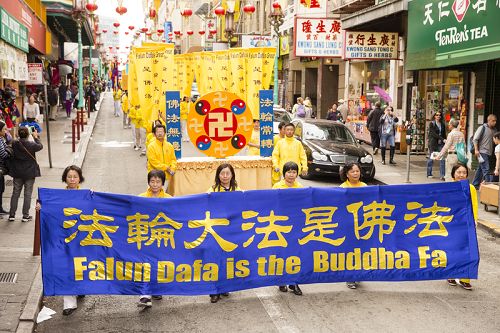 图:十月十五日,在苏比尔曼公园出发的法轮功大游行路线途径旧金山旅游区、金融区、市中心的商业和购物区以及中国城的街区