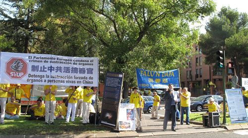 图2:欧洲佛学会负责人、西班牙诉江案律师卡洛斯(Carlos