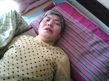 辽宁抚顺市法轮功学员杜景琴女士,遭四年,遭残酷冤狱折磨,身心受到巨大伤害,至今卧床不起。