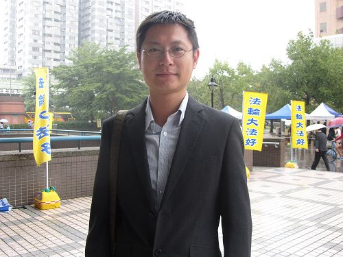 廉凯成从同修心得中找到自己的不足,惕励自己继续提升。