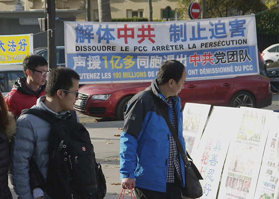 大陆游客:法轮功是中国的希望