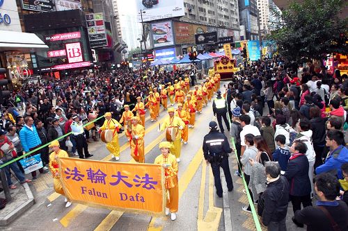 图12-14:世人都知“法轮大法”好!