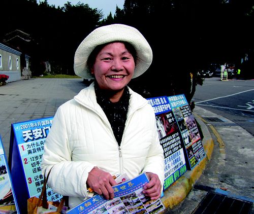 学员李素珍表示,明真相的人越来越多,不少人主动跑来表示要退出中共组织以求自保。