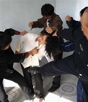 酷刑演示:毒打