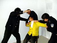 酷刑演示:打耳光