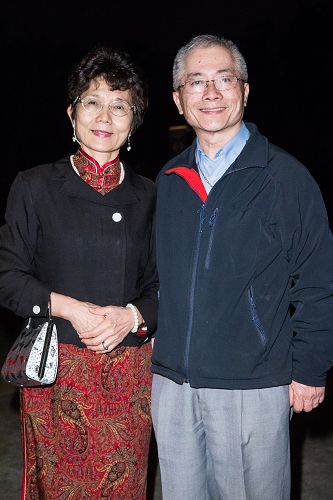 台北市立大学理学院教授吴美丽(左)表示,观赏神韵是追求幸福指数的指标
