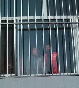 韩建平(没穿号服)被非法关押在农安五公里拘留所的照片
