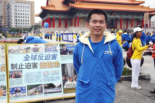 上校军法官李正雄修炼后获得巨大的转变与受益,他呼吁世人都应该制止这场迫害。