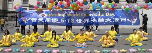 二零一四年五月十日,法轮功学员在伦敦鸽子广场庆祝即将来临的世界法轮大法日