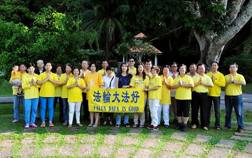 马来西亚北部槟城和双溪大年大法弟子恭祝师尊生日快乐!