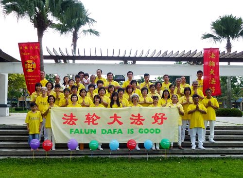 马来西亚南部柔佛州新山大法弟子恭祝师尊生日快乐!