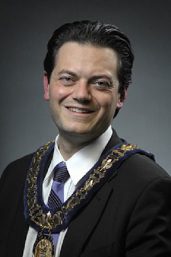 图6:巴里(Barrie)市长李和满(