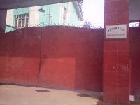 图:新津洗脑班拆建前的大门(目前,新津洗脑班由当局斥巨资“装修”)