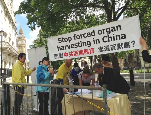 图5:第一次听说中共活摘器官罪恶的路人,签名反活摘