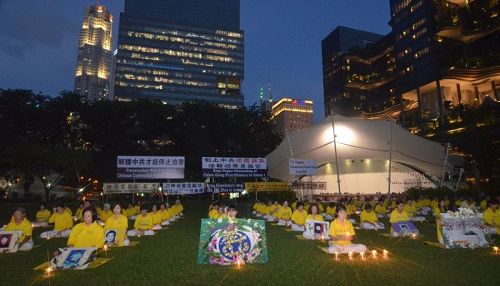 法轮功学员举办烛光夜悼活动,缅怀为坚守正信而失去生命的中国大陆同修。