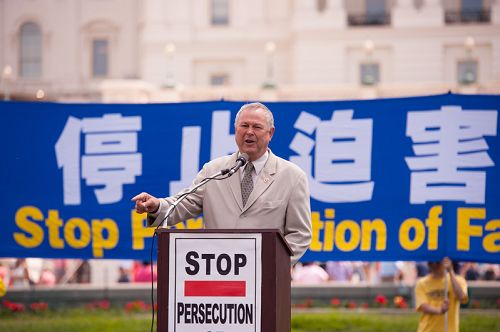 加州国会众议员达纳•罗拉巴克(Dana