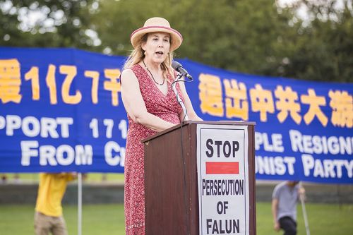 自由之家”全球项目副总裁克洛伊•施文克(Chloe