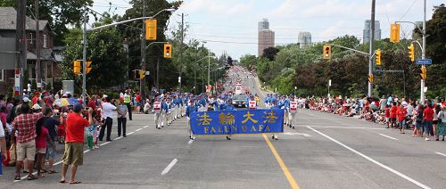 二零一四年七月一日加拿大国庆节,多伦多天国乐团参加多伦多士嘉堡市(Scarborough)的国庆游行受欢迎。