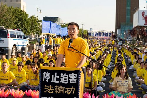 图4:法轮功学员秦鹏讲述自己遭受中共迫害的亲身经历