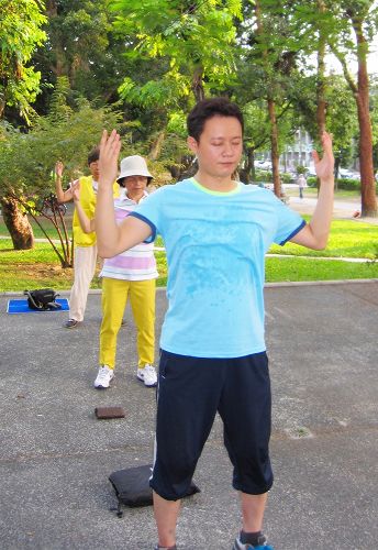 图3:二零一二年得法的台湾法轮功学员邱毓棠