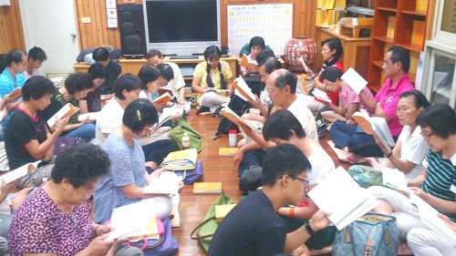 图12:台北市黄埔新村星期六日下午集体学法