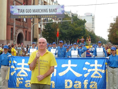 来自罗马尼亚的法轮功学员佐里(Zoli)