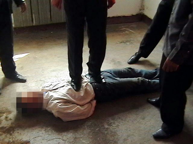 酷刑演示:蹦跳、踩踏