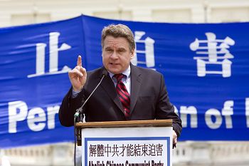 281号决议案的共同签署人之一克里斯托弗•史密斯(Christopher