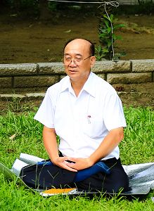 年近七旬的王百禄曾寻道三十一年,终于喜得法轮大法。