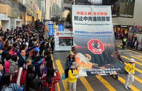 香港学员举办游行活动,和平理性反迫害,触动华人心。