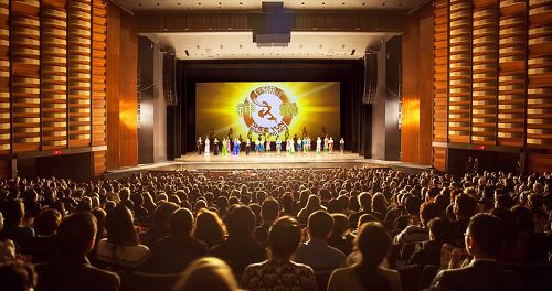 二零一五年一月二十一日至二十五日,美国神韵国际艺术团在加拿大多伦多索尼表演演艺中心(Sony