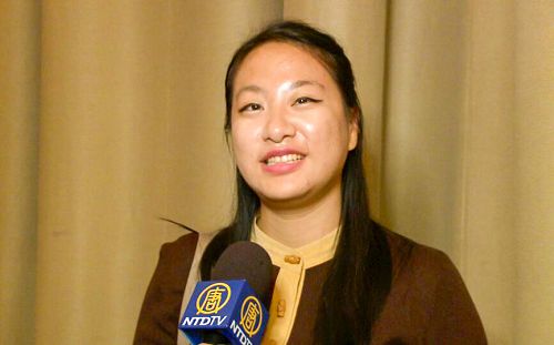图7:去年刚刚来美留学的张楠驱车九小时从底特律来华盛顿观赏神韵交响乐。
