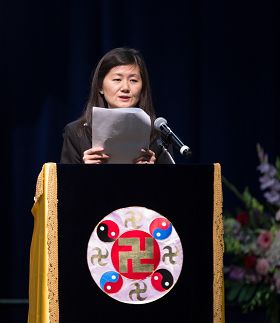 图3-6:二零一五年美西国际法会上,中西方法轮功学员分享修炼心得