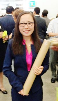 图4.在天梯书店请到大法书籍和师父法像,怡园有种幸福的感觉