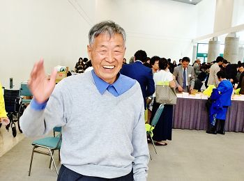 图5. 杨老先生读《转法轮》已整整二十年,整个身心焕然一新