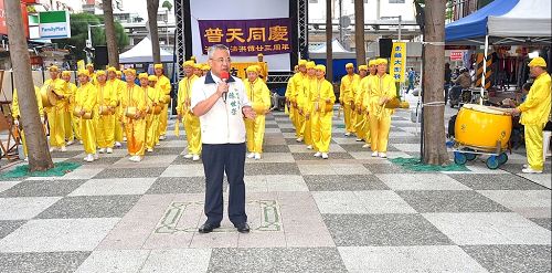 图说2:市议员陈世荣表示法轮大法是树林区的好朋友,他事先已签署举报江泽民联署书