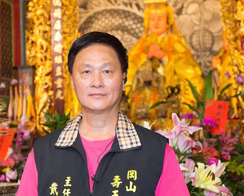 图4:冈山地区规模很大的寺庙寿天宫主委戴先生,看过今年神韵晚会的演出后,非常佩服法轮功修炼者的品质,这次活动特别邀请了天国乐团来引领彩妆游行队伍